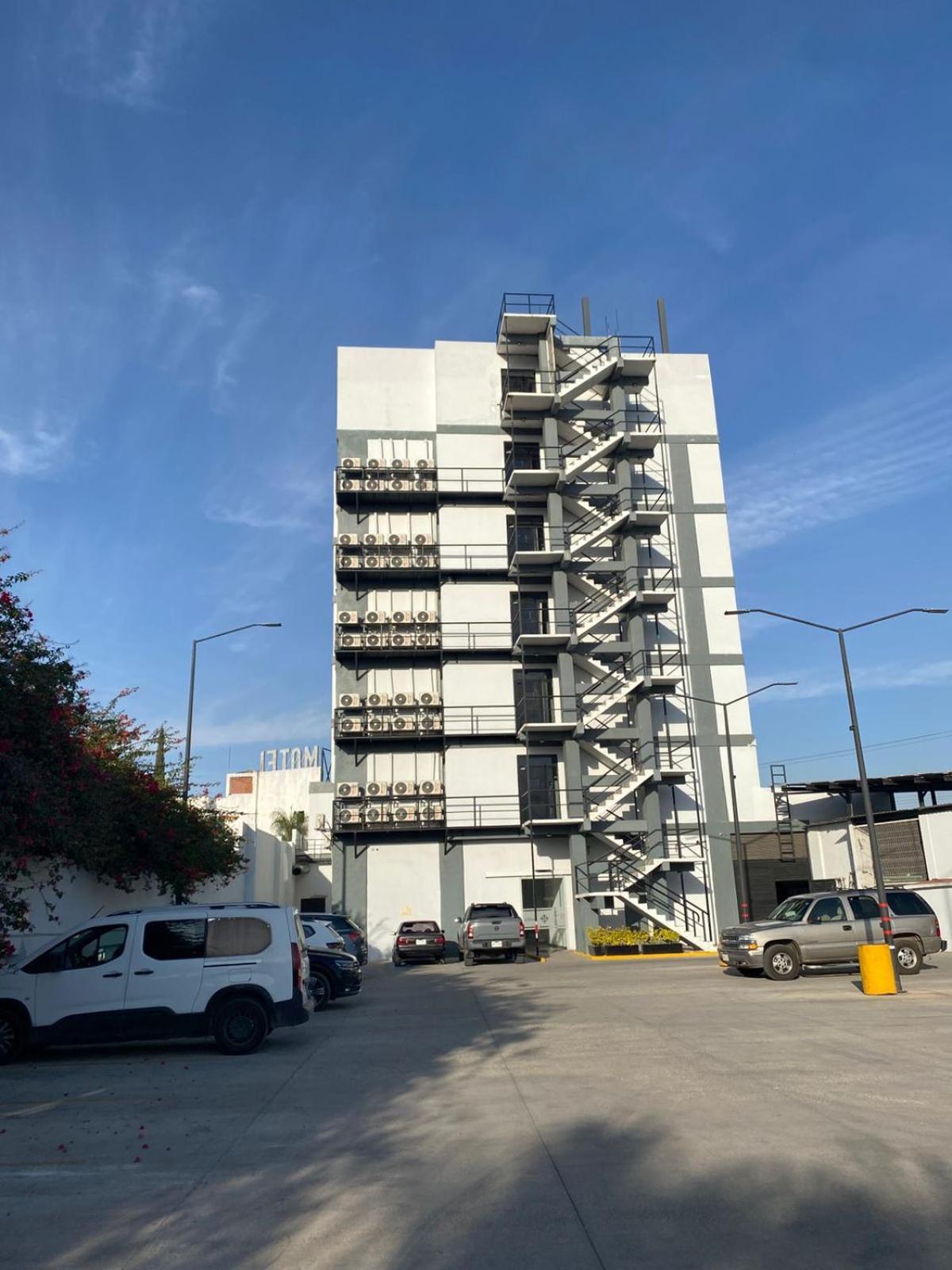 Hotel Bugari Aeropuerto Guadalajara Las Pintas Dış mekan fotoğraf