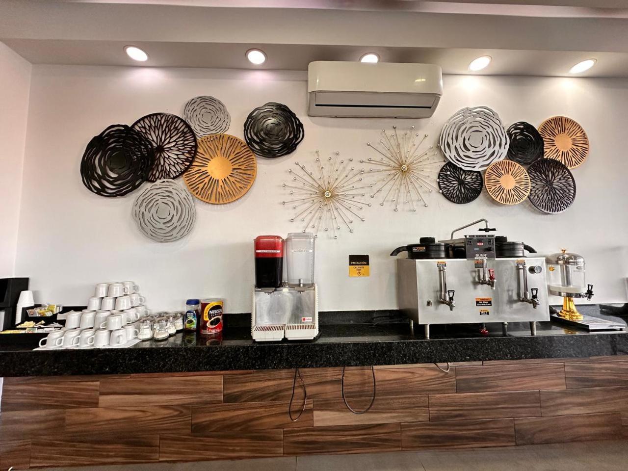 Hotel Bugari Aeropuerto Guadalajara Las Pintas Dış mekan fotoğraf